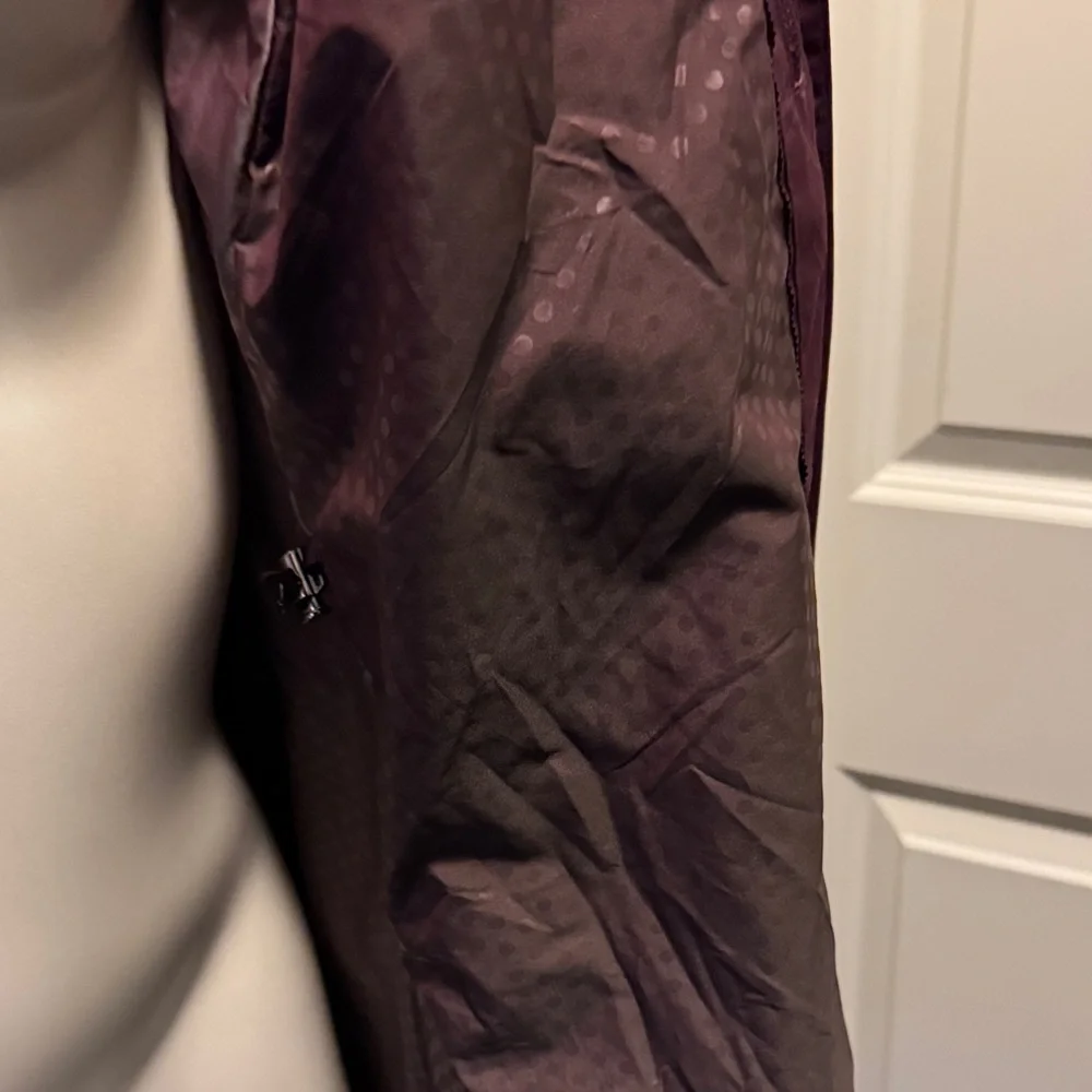 lululemon athletica Women's  Jacket in Deep Plum Purple - Picture 11 of 12